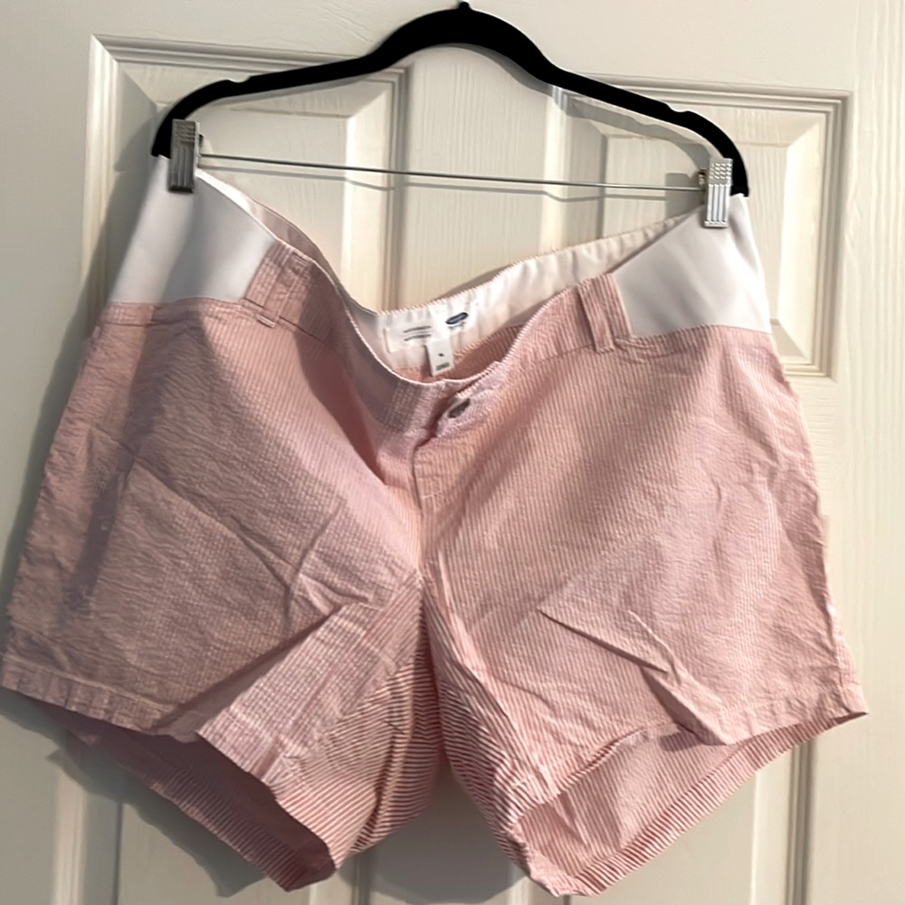 Old Navy Maternity Pull-on shorts | size 16